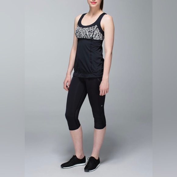 Lululemon Run: Ta Ta Topper - Picture 3 of 5